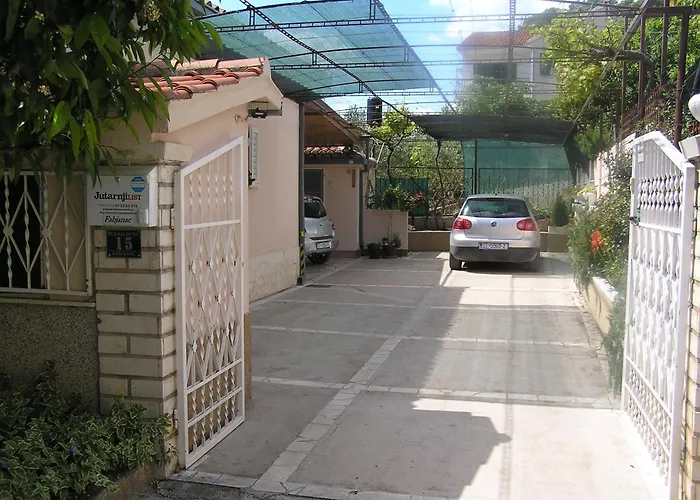 アパート Fabjanac トロギール