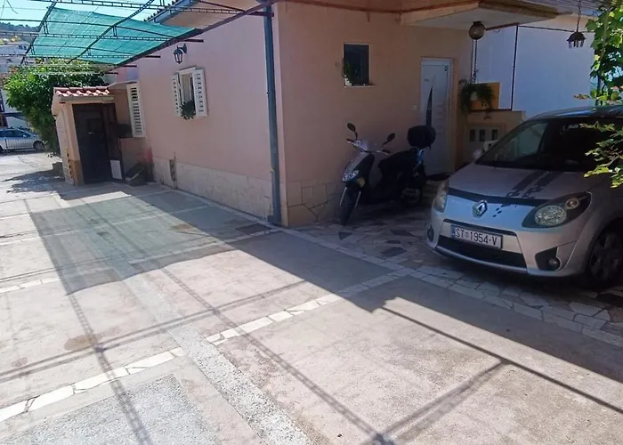 アパート Fabjanac トロギール