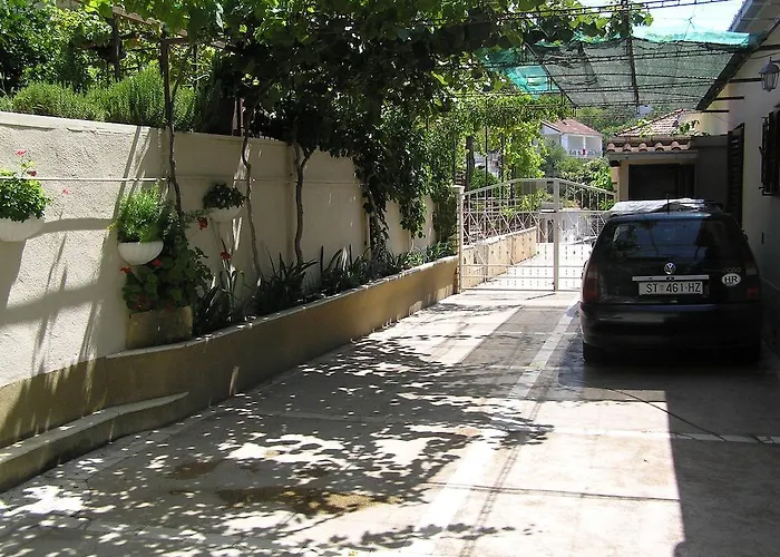 公寓 Fabjanac 特罗吉尔